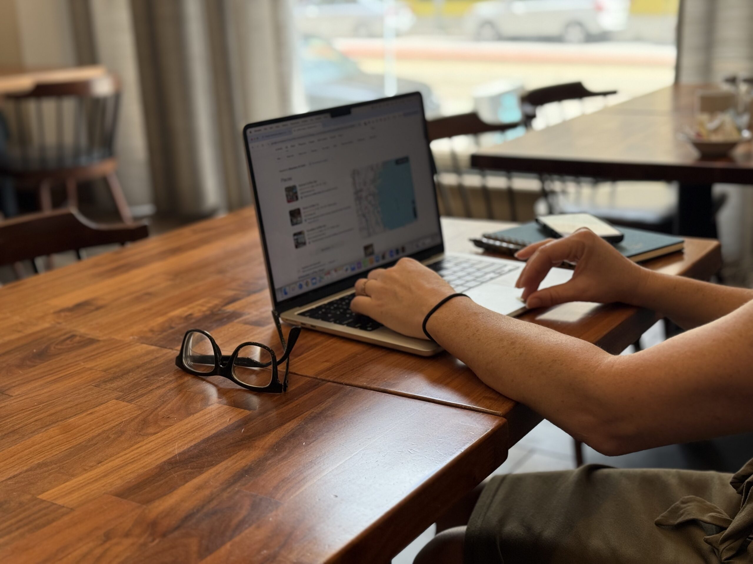 seo expert correcting small business seo mistakes